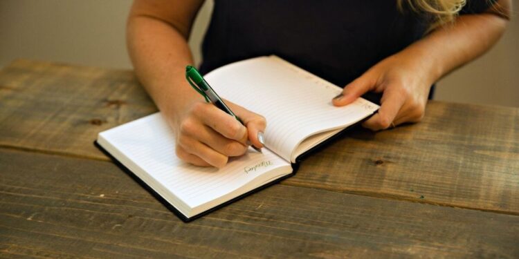 19 Journal Prompts to Build a Healthy Mindset